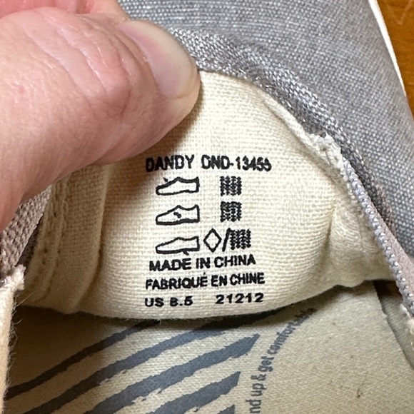 Taos Gray Slip-On Dandy Sneakers - Size 8.5 - Picture 8 of 8